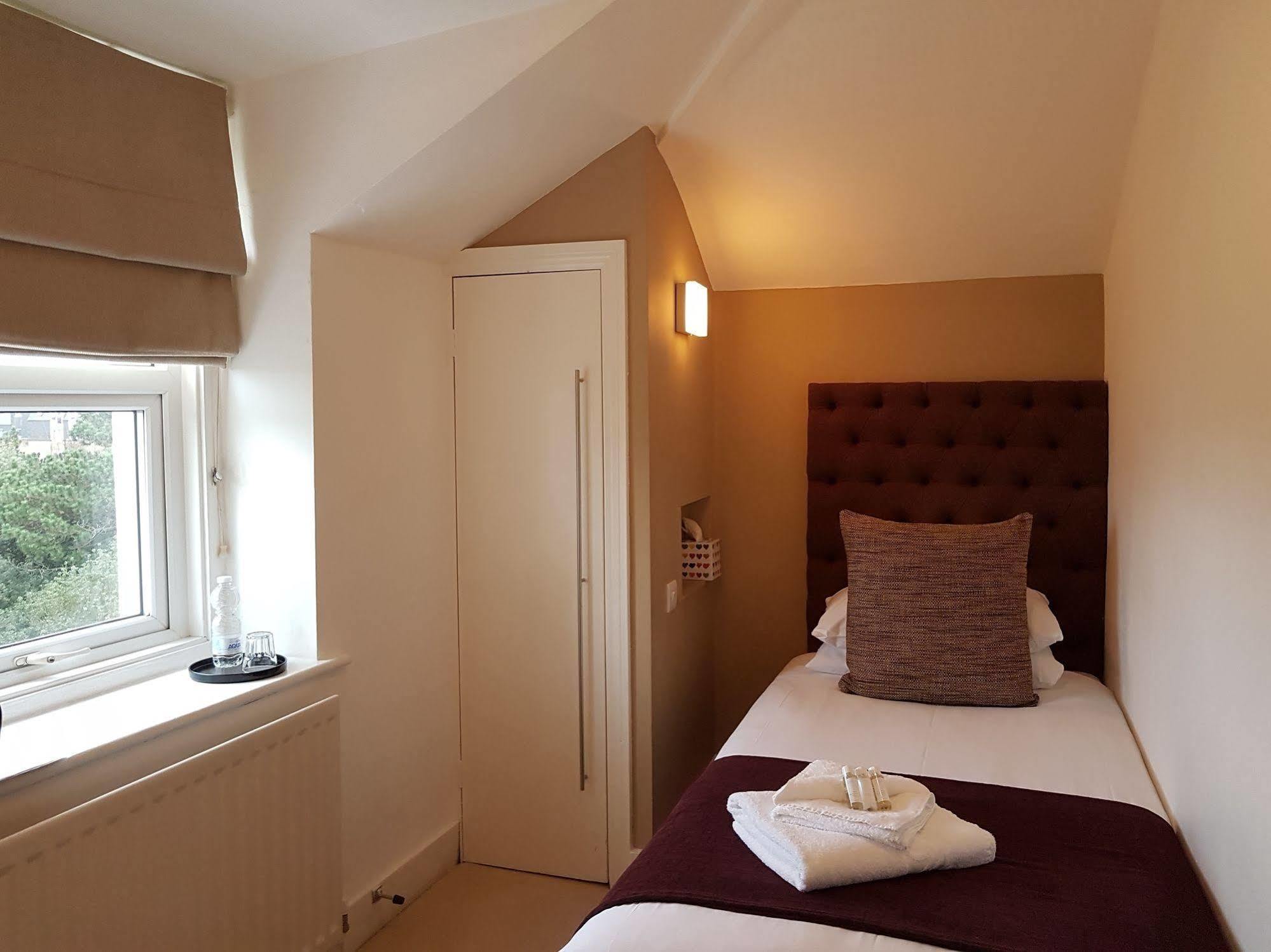 フォークストン ザ レリッシュ Bed & Breakfast エクステリア 写真